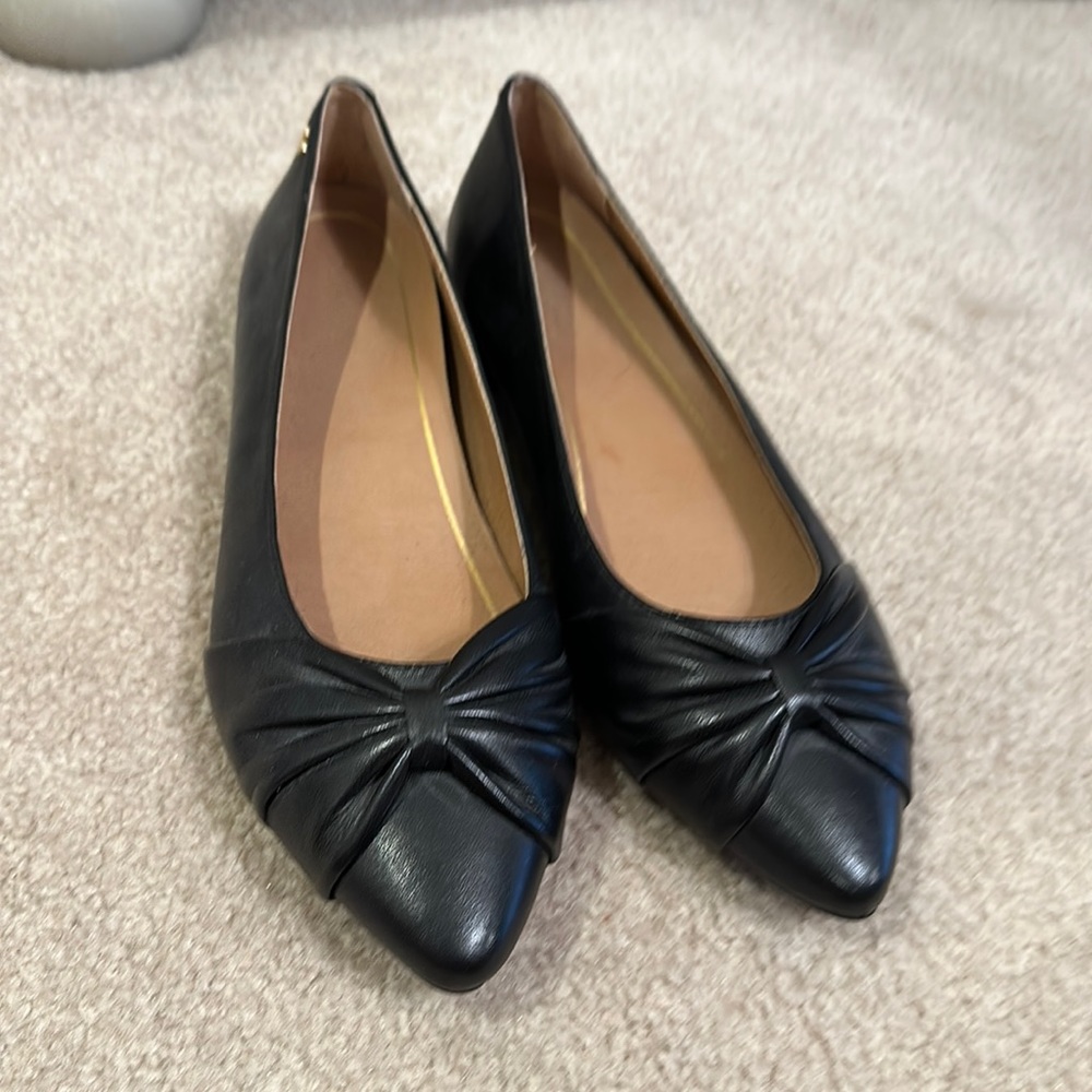 Vionic Black Flats NWOT